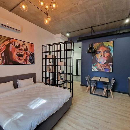 Apart Hotel Loft Almaty Bagian luar foto