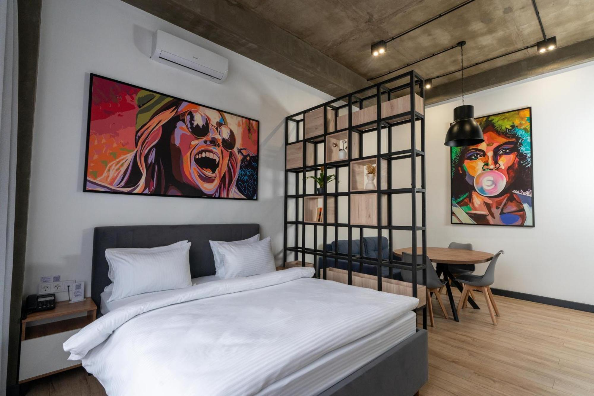 Apart Hotel Loft Almaty Bagian luar foto